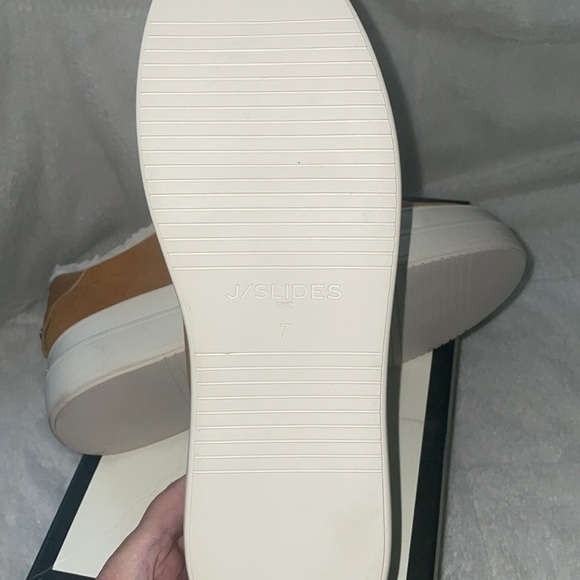 NWT J/SLIDES NINKA Waterproof Suede and Sherpa Sneaker - Picture 16 of 16